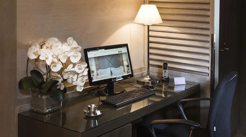 Hotel Longchamp Elysees 3*