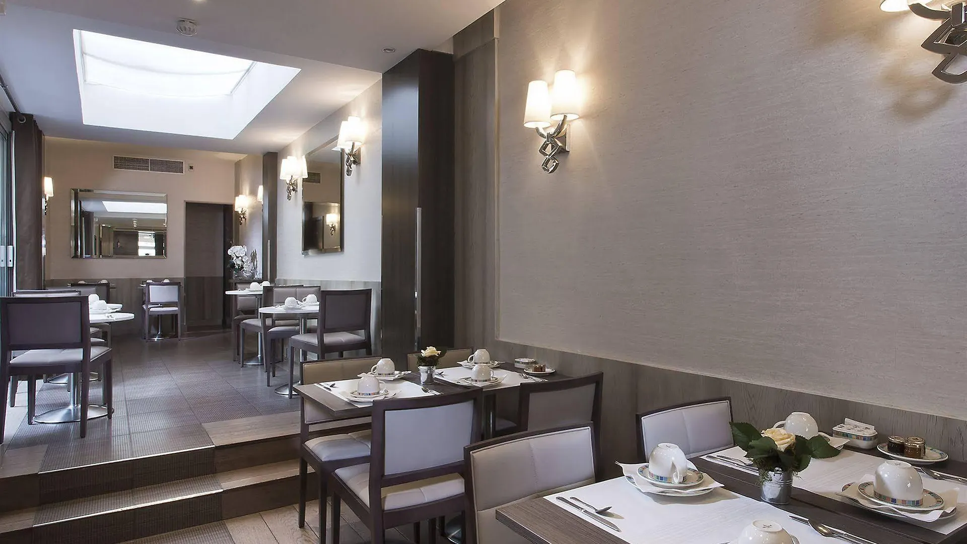 Longchamp Elysees Hotel 3*