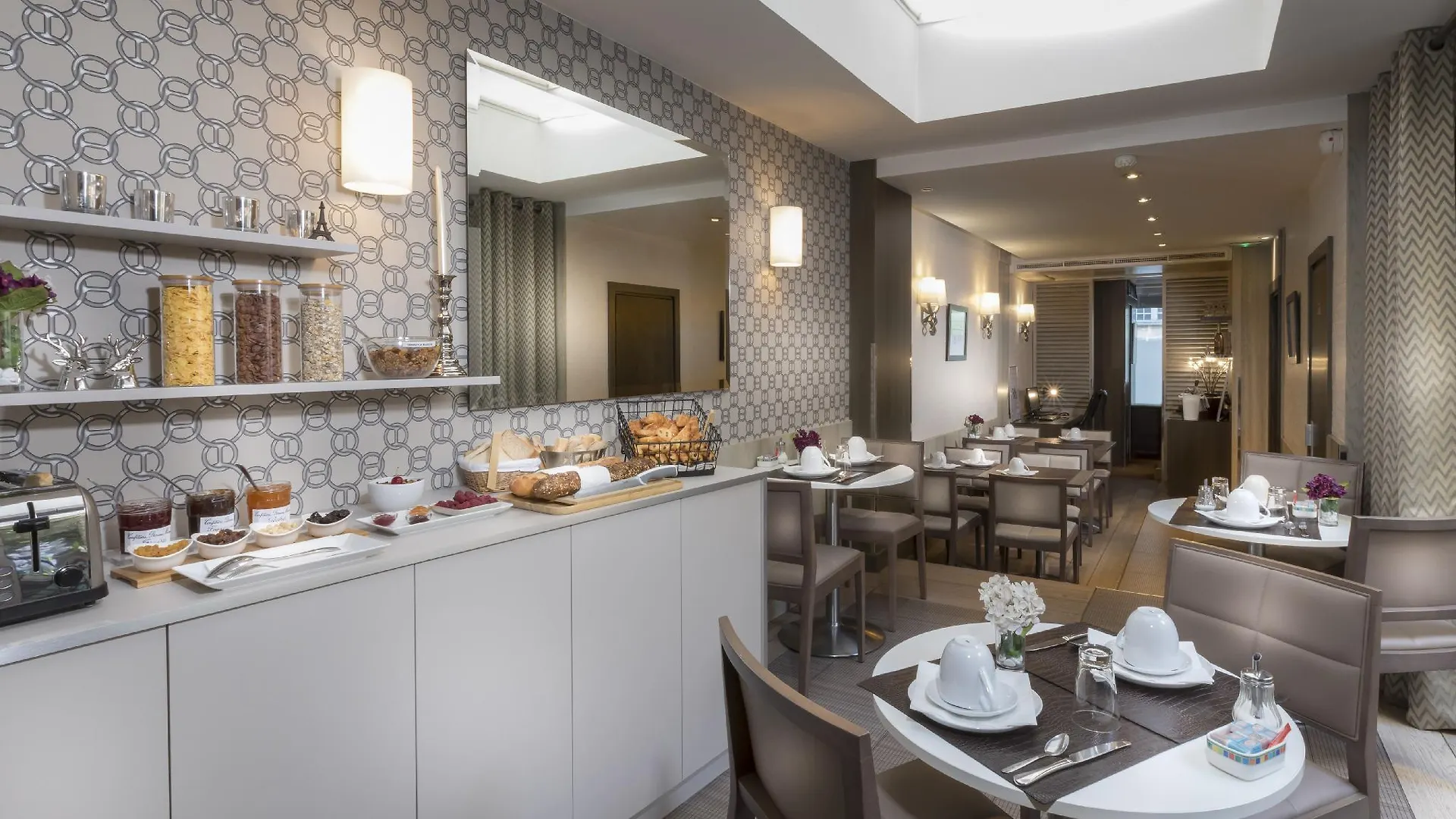 Longchamp Elysees Hotel 3*