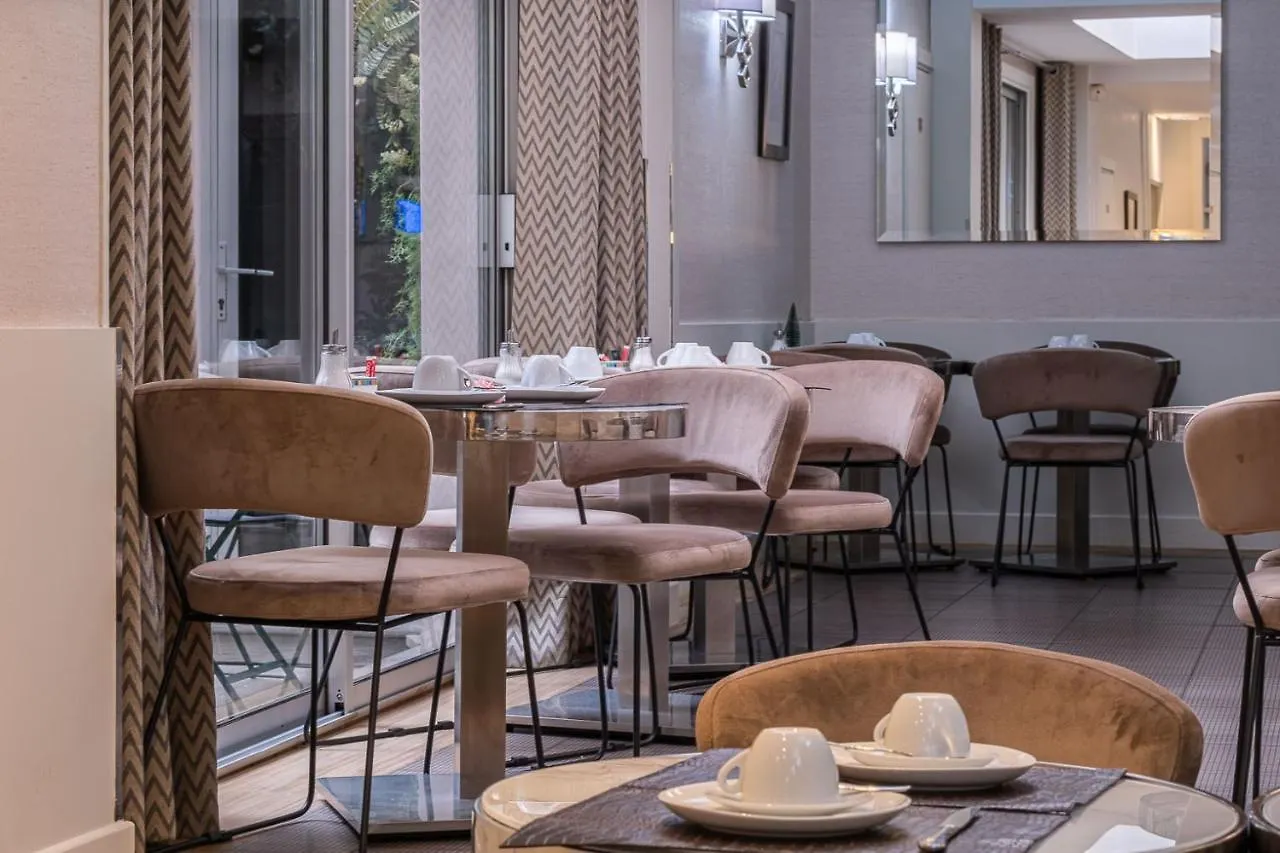 Hotel Longchamp Elysees Paryż